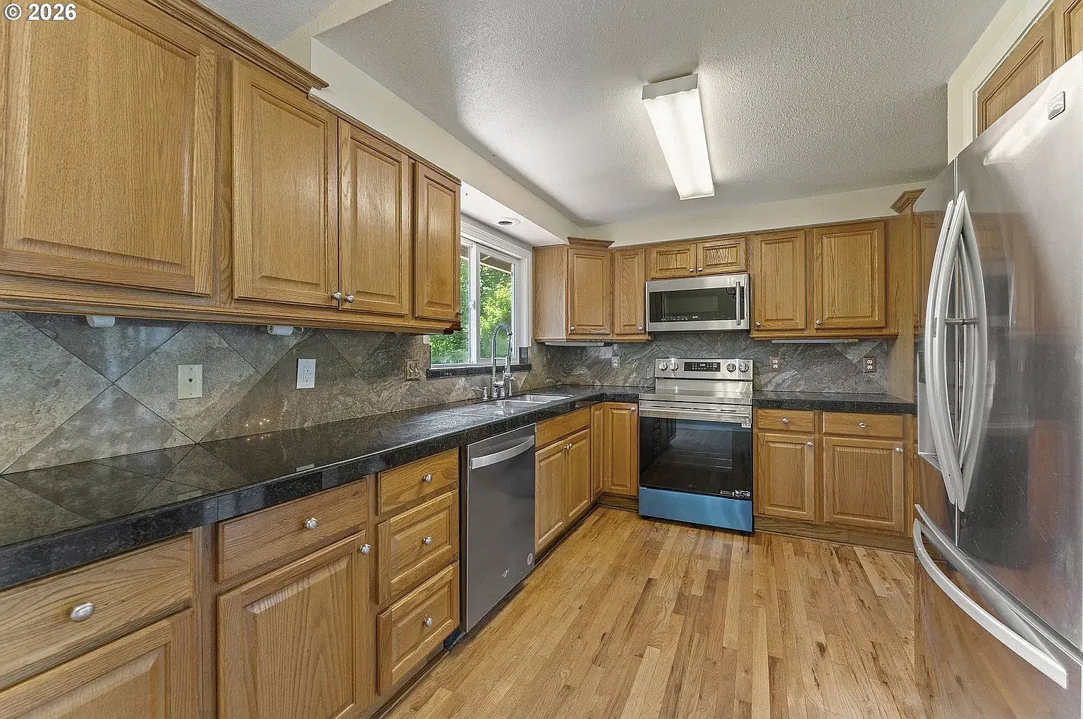 2 bed, 900 sqft, $2,000 — Photo 4