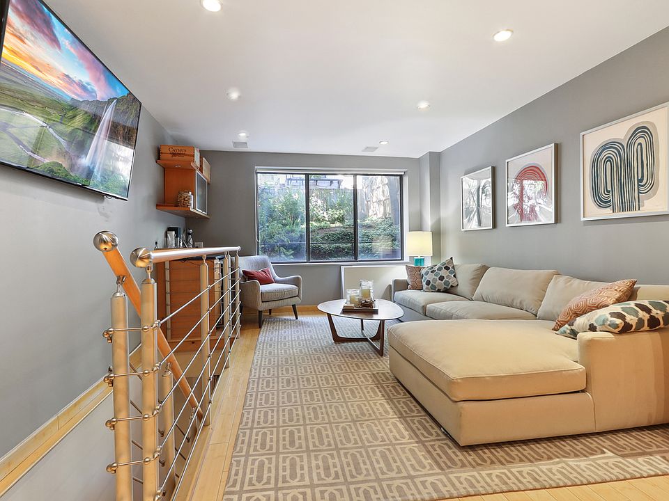 1st image of 445 W 54th St