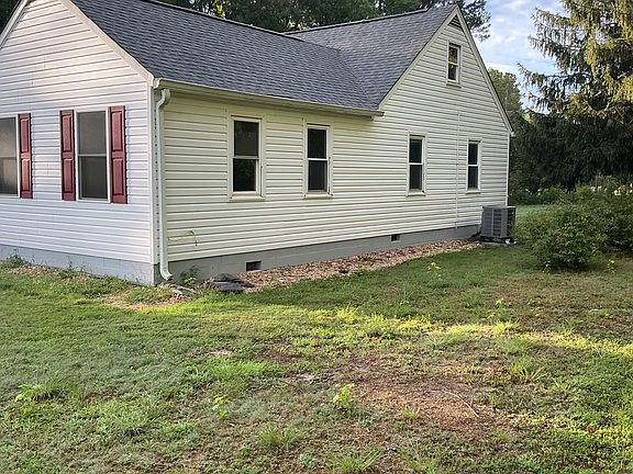 3rd image of 7026 Ladysmith Rd