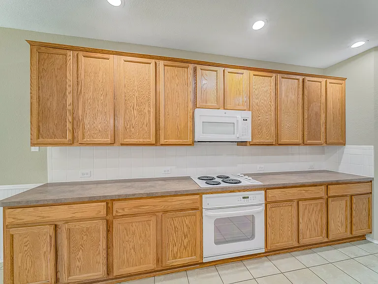 8162 Robertson Dr — Photo 7