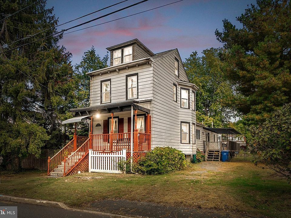 1st image of 52 Betts Ave