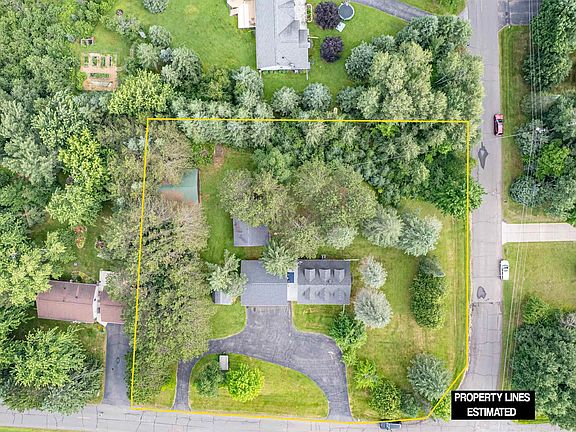 4th image of 27 Maple Dr