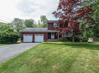 87 Oakdale Rd, Chester, NJ 07930