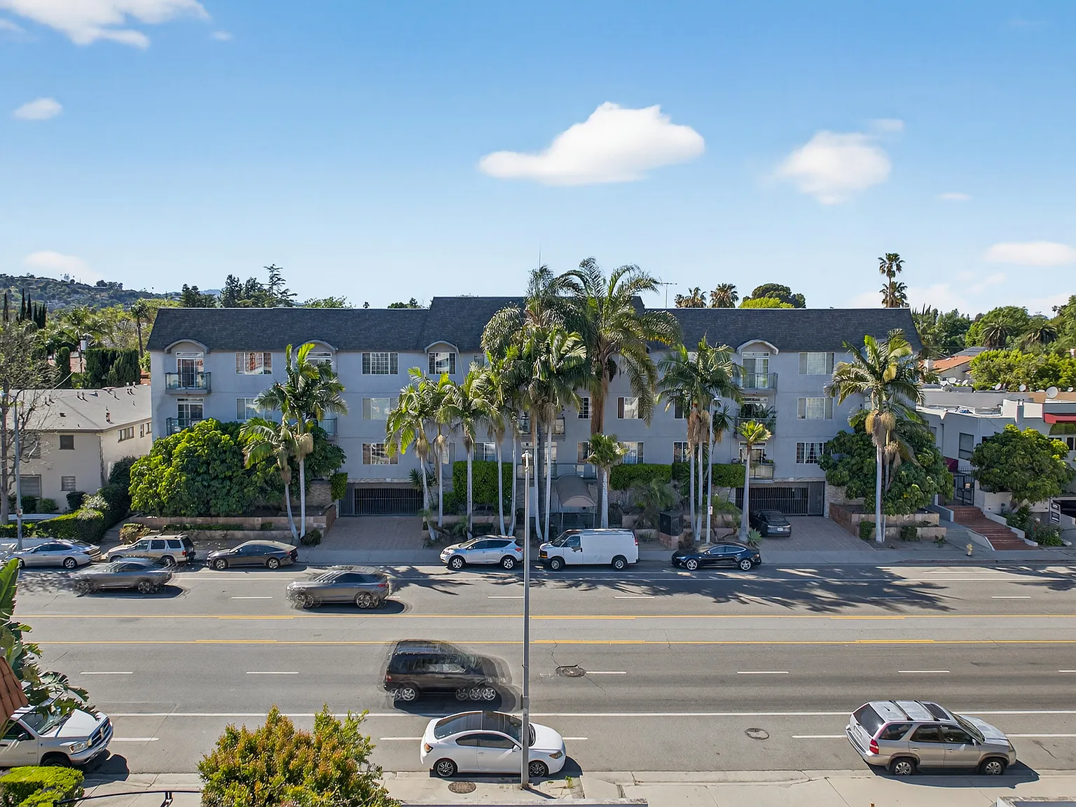 Woodman Ave Apartments — Photo 1