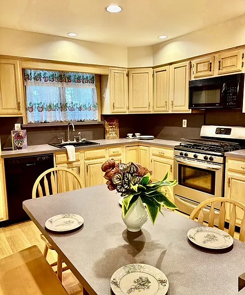 620 Rosario Ct #1 — Photo 2