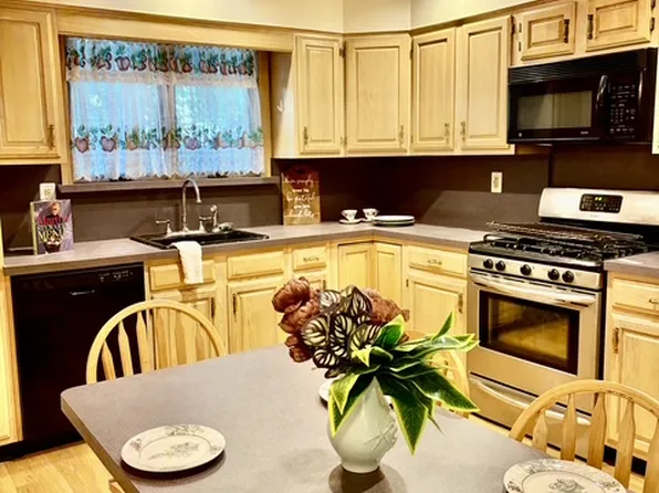 620 Rosario Ct #1, Saddle Brook, NJ 07663