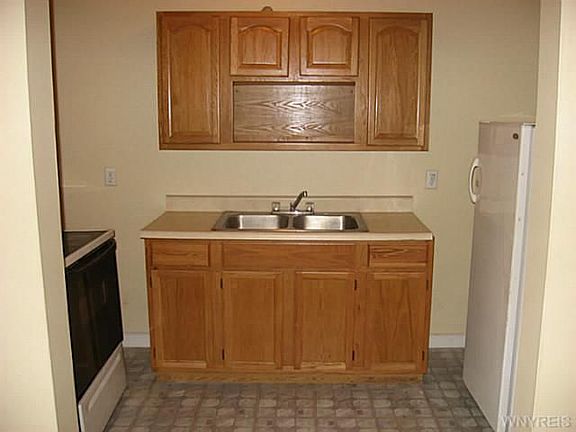 3rd image of 1395 E Delavan Ave