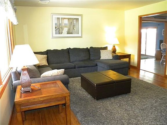 3rd image of 412 Woodlawn Dr