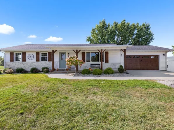 7813 E Wildwood Rd, Stillman Valley, IL 61084