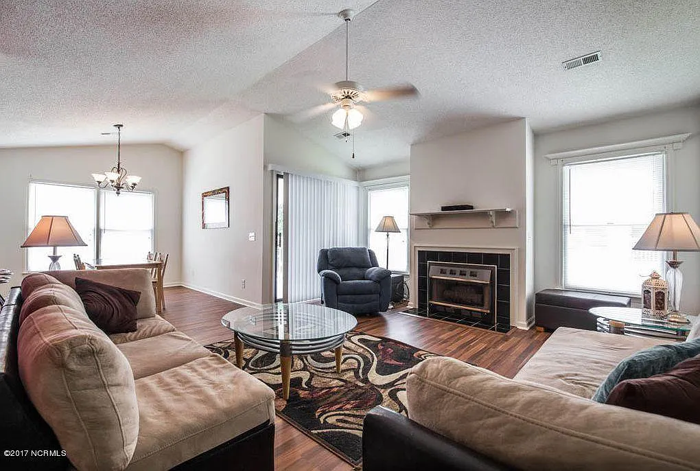 2 bed, 1350 sqft, $1,175 — Photo 2