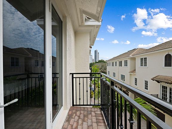 5th image of 500 SE 7th St APT 105