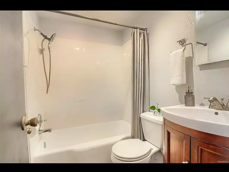 1520 Glencoe St #6 — Photo 8