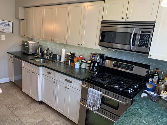 4th image of 18 W Custis Ave #1