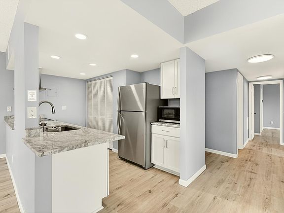 3rd image of 207 5th Ave SW APT 1001