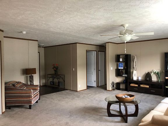 5th image of 23002 Laurel Dr