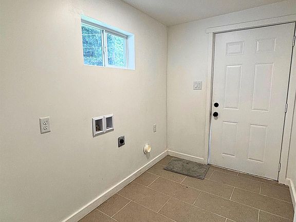 5th image of 121 E Memorial Dr