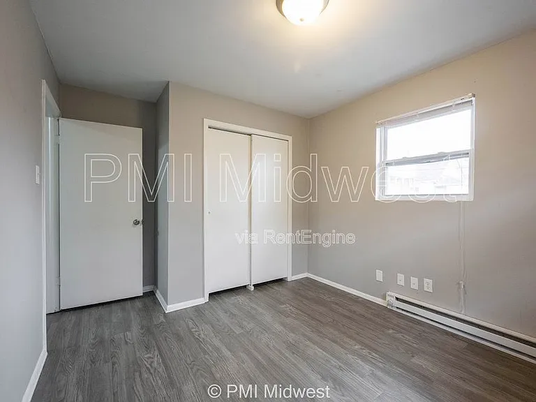 823 Iowa St — Photo 10