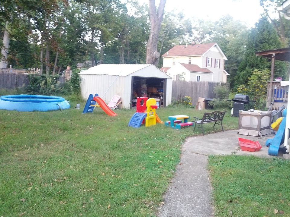 2nd image of 32 Sylvan St
