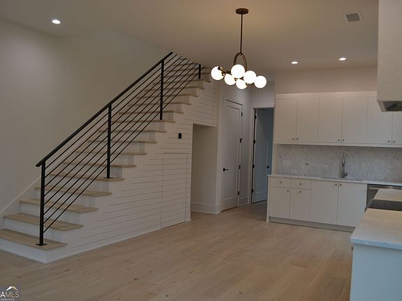4th image of 370 2nd St
