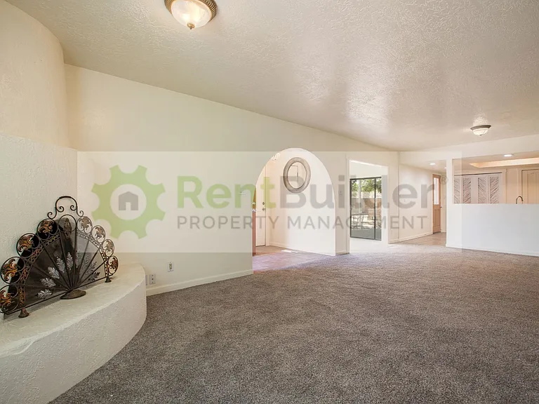 10101 La Paz Dr NW — Photo 10