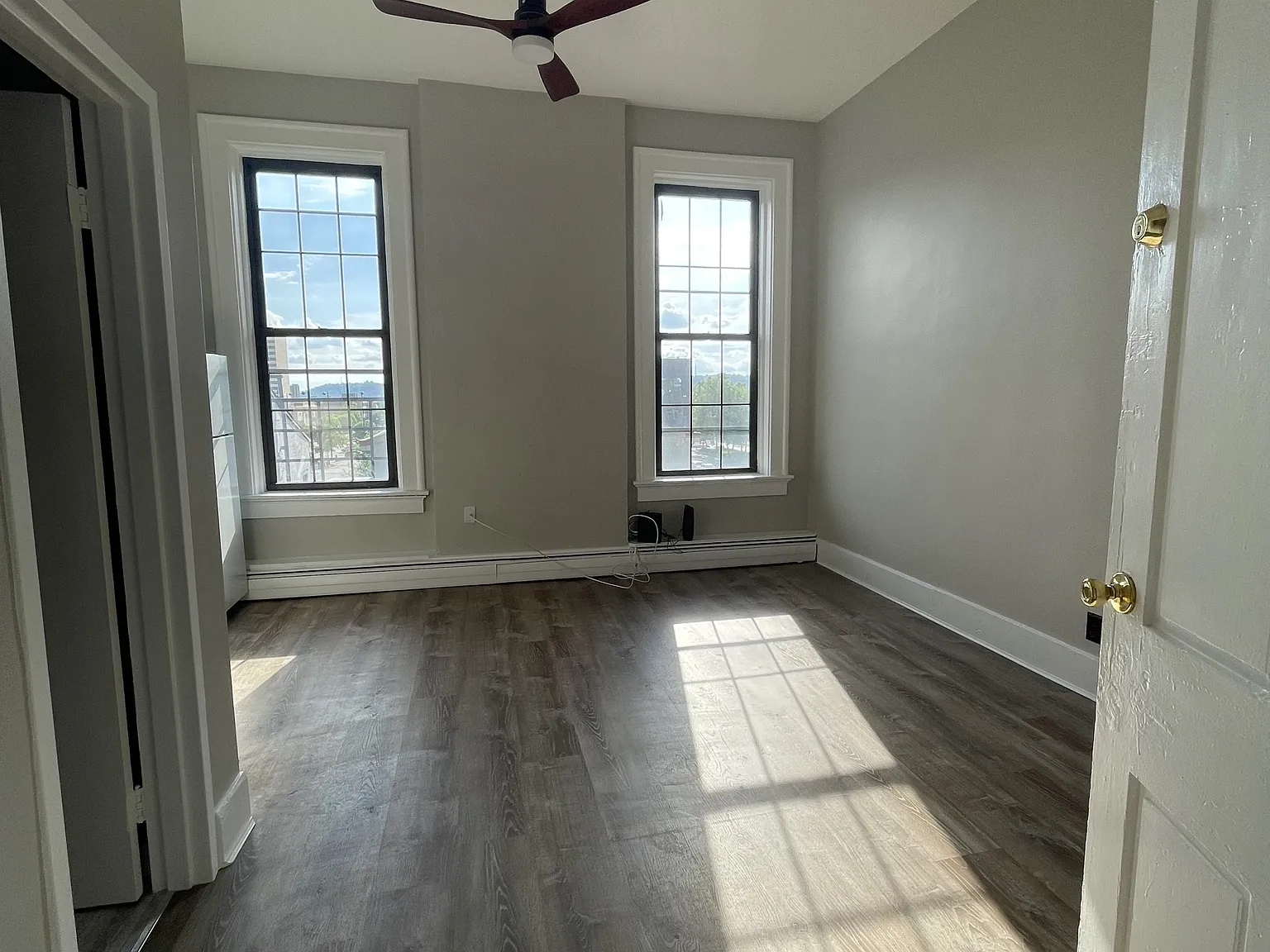 132 W Court St — Photo 1