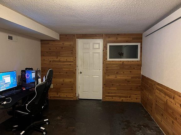 4th image of 107 N Marten St