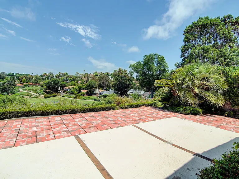 24261 Cascades Dr — Photo 34