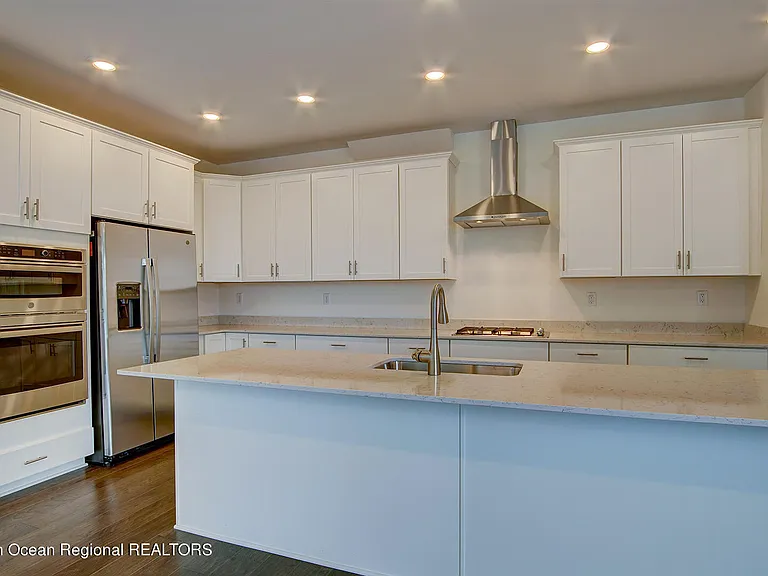 101 Pilot St — Photo 1