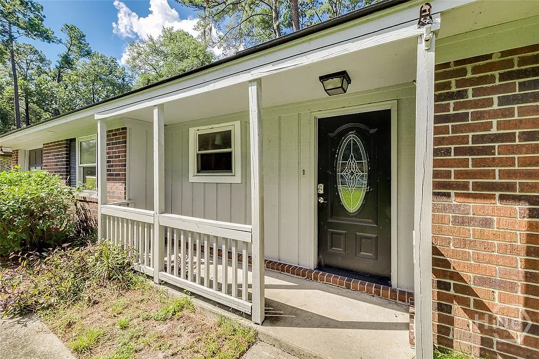 3 bed, 2.0 bath, 1686 sqft, $2,100 — Photo 3