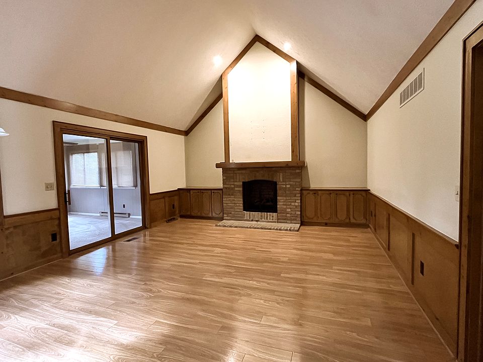 Great room as viewed toward 3 season room