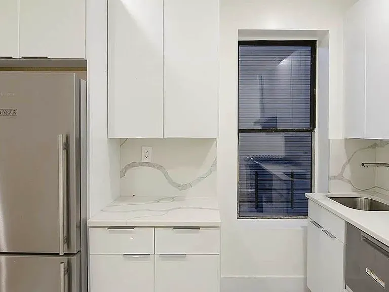251 Pacific St #5 — Photo 5