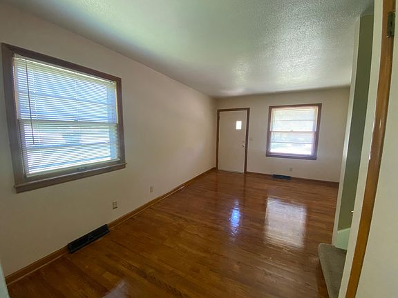 2nd image of 206 NE Forest Ave #B