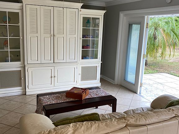 2nd image of 706 Coachlight Way