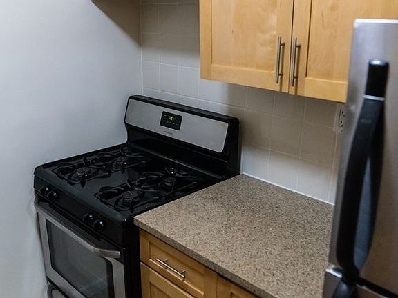 3rd image of 10460 Queens Blvd APT 19L