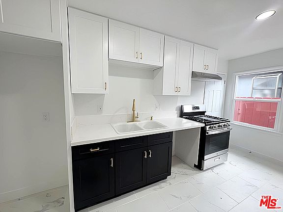 4th image of 2416 Boone Ave