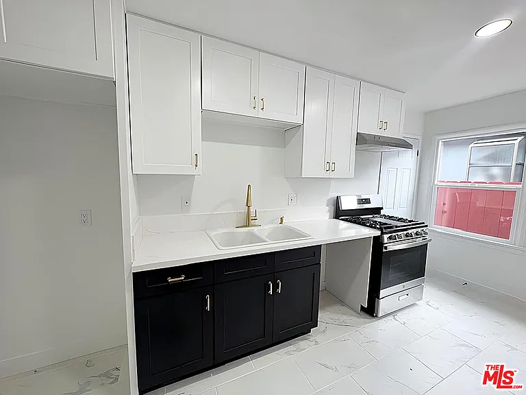 2416 Boone Ave — Photo 4