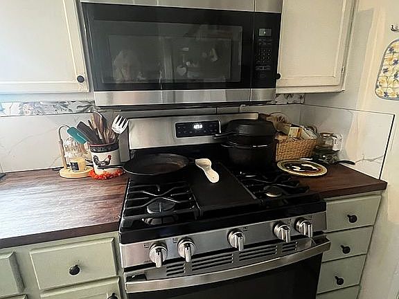 3rd image of 545 Hillsboro Rd