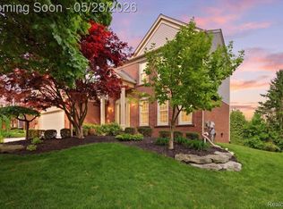 3703 Hidden Forest Dr, Orion, MI 48359