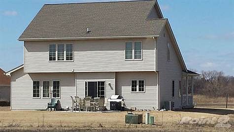 Enjoy Southern Exposure from Backyard Patio!