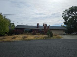 838 Upland Dr, Sunnyside, WA 98944