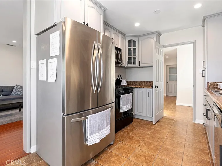 18228 Regina Ave — Photo 11