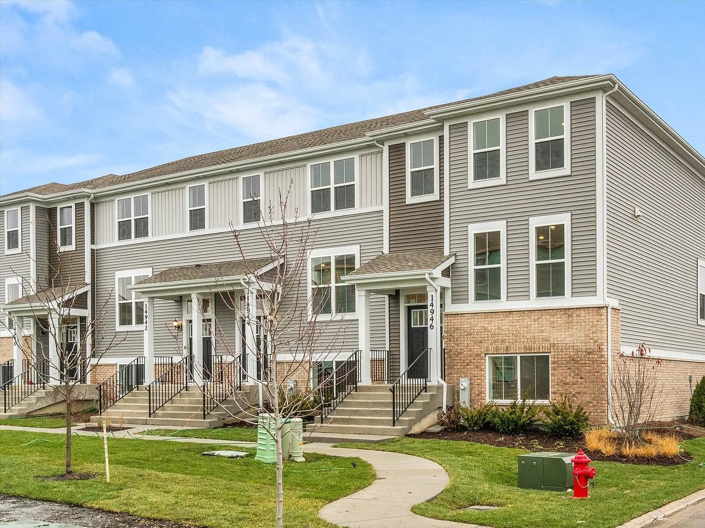 3 bed, 2.5 bath, 2039 sqft, $3,000 — Photo 1