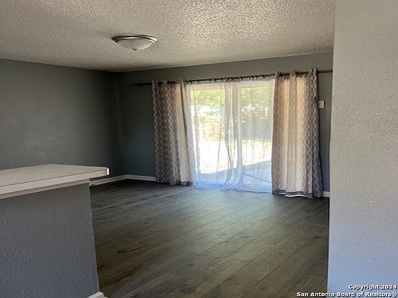 3rd image of 3023 Bay Hurst