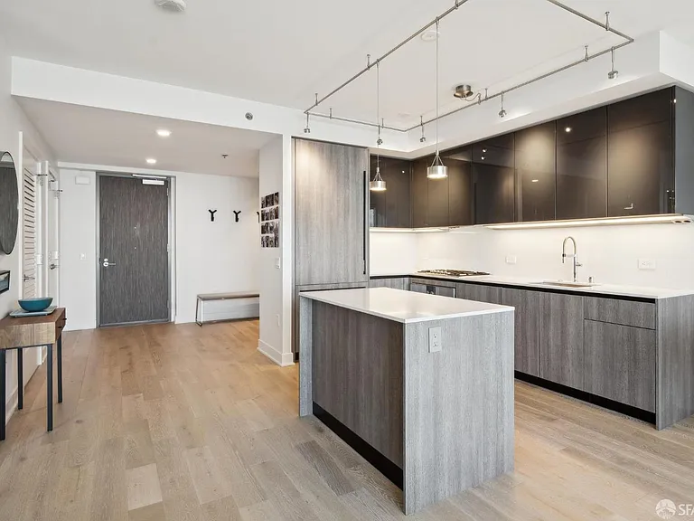 201 Folsom St #33D — Photo 23