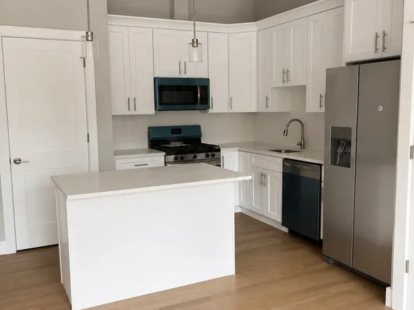 418 Oak St, Copiague, NY