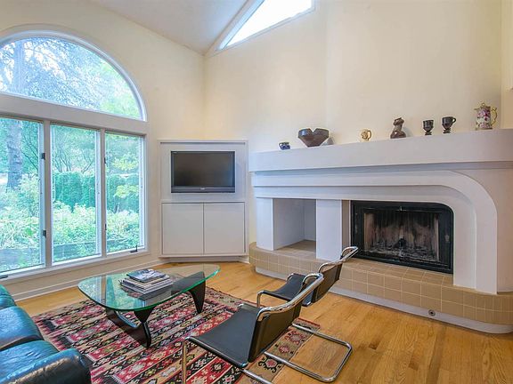 5th image of 2504 E Poplar Ct