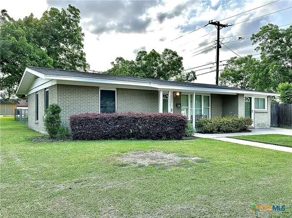 3303 Avon Dr, Victoria, TX 77901