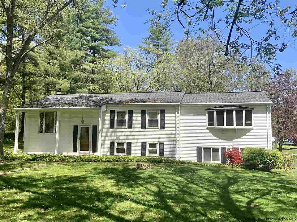 1st image of 7 Brittany Dr