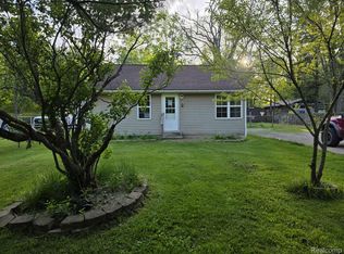 1573 Richman Rd, Smiths Creek, MI 48074