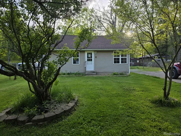 1573 Richman Rd, Smiths Creek, MI 48074